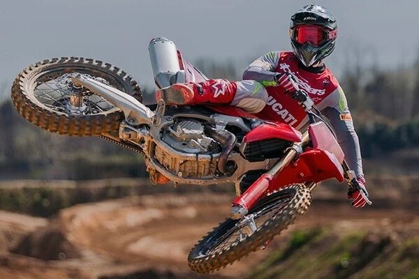 Titanium Wide Foot Pegs