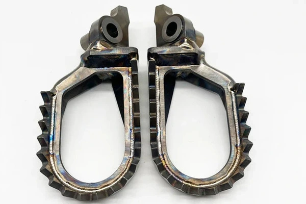 Titanium wide foot pegs Titanium wide foot pegs