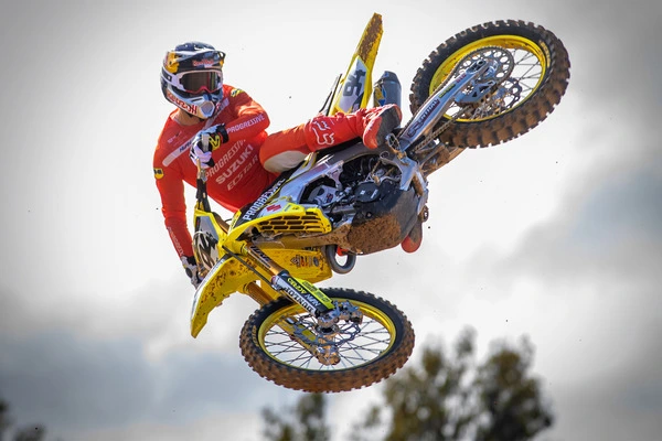 Titanium wide foot pegs