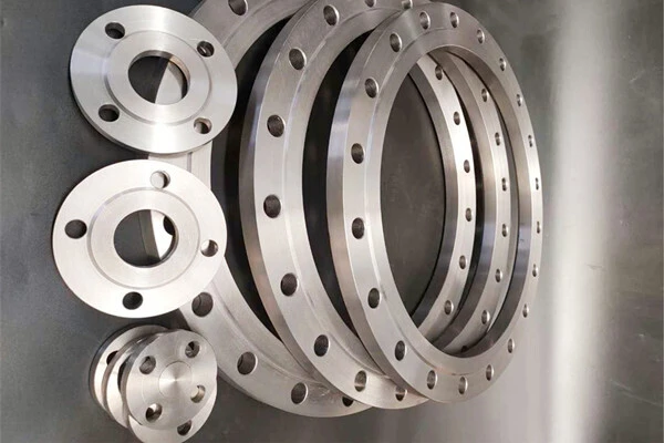 Titanium flanges