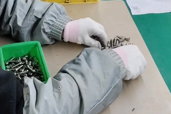 titanium-deburring-process 01.jpg titanium-deburring-process 01.jpg