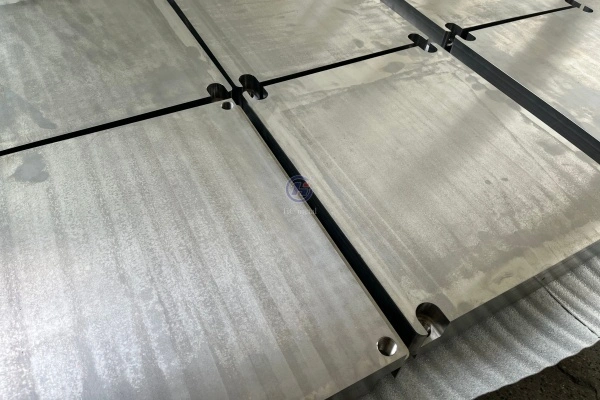 precision-machined-titanium-build-plate-flatness.jpg precision-machined-titanium-build-plate-flatness.jpg