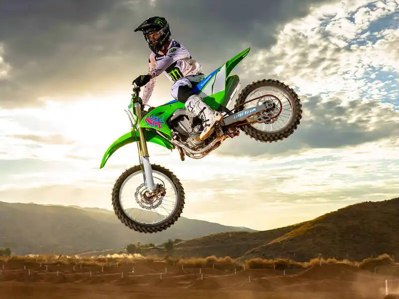 Do Titanium Wide Foot Pegs Improve Stand-Up Off-Road Control?